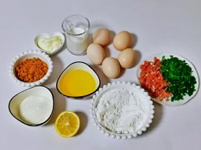 准备食材并称重，小葱洗干净切葱花，只用葱叶哈，培根切碎。