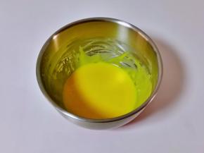手动打蛋器打至均匀，放旁边备用。