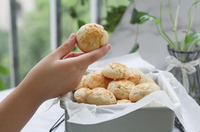 酥脆可口的花生碎杏仁酥