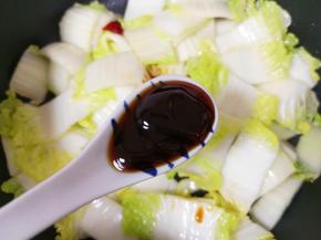 加入一勺蚝油。