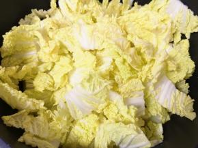 下入娃娃菜菜叶。