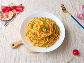 简单快手的肉酱炒面。