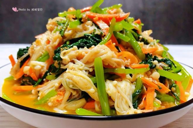 茼蒿凉拌胡萝卜金针菇