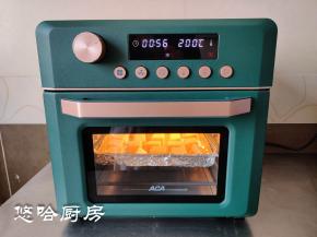 ACA空气炸锅烤箱采用空气炸的功能，温度设为200度，时间15分钟，把篮子放入烤箱下层。