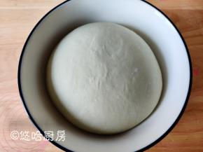 发酵到位的面团，至少有原来的2倍大。
