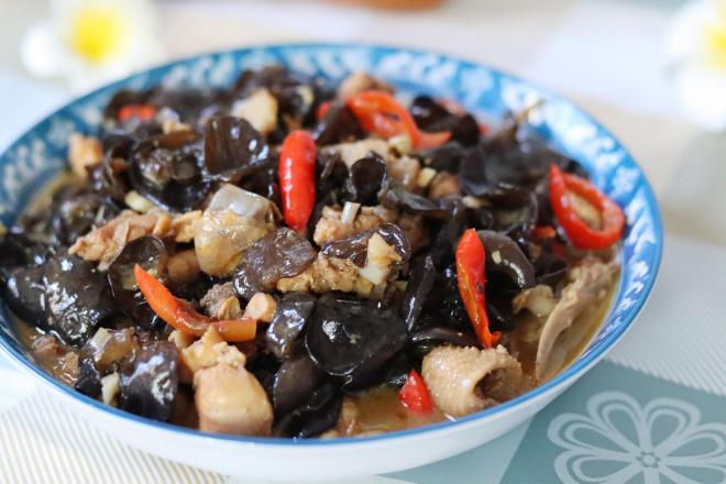 木耳烧鸡