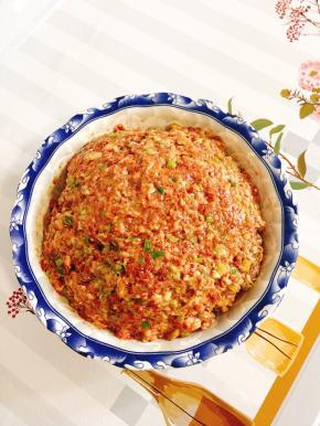 肉馅就拌好了！闻起来好香哦！