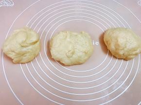 把面团分为三份后排气