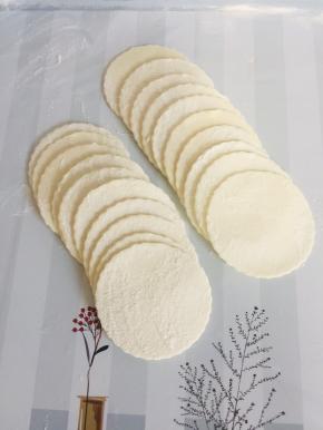 做好的饺子皮，看看还不错吧！比外面卖的饺子皮好包多啦！不用老是包饺子的时候蘸水才能捏紧！