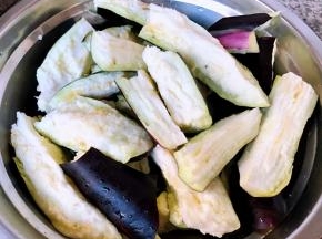 茄子一定要用手撕成块状才好吃
