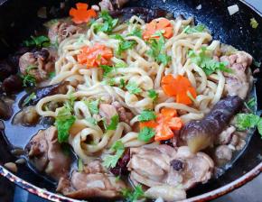 最后放入味精和香菜提鲜即可出锅享用