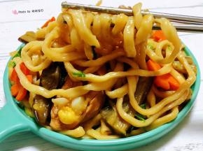 手擀面入口特别筋道入味好唇齿留香回味无穷