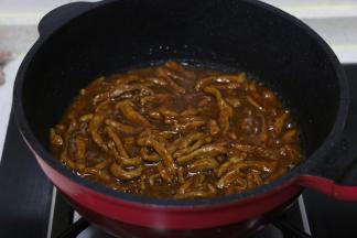 汤汁浓稠即可出锅。