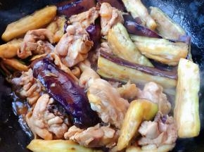 茄子炒出多余的水份