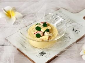 燕麦片是主食，酸奶富含蛋白质，各种水果富含维生素，作为轻脂早餐很不错哦，好吃不胖！