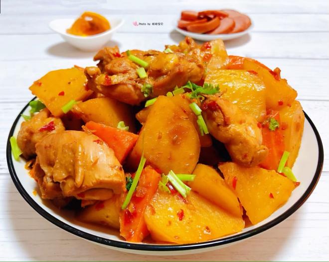 鸡腿炖土豆胡萝卜