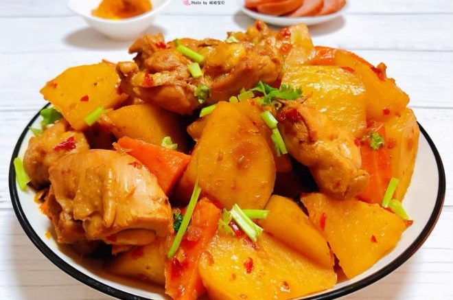 鸡腿炖土豆胡萝卜