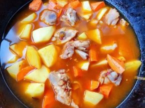 添加适量清水大火炖起来