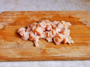 先切条再切丁。