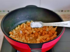 按个人口味加入盐。