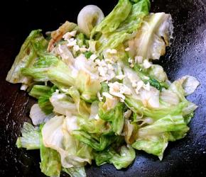 最后放入剩余蒜粒炒出蒜香味即可出锅享用