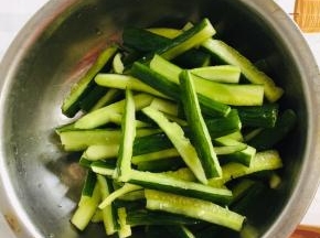 挤干水分备用！