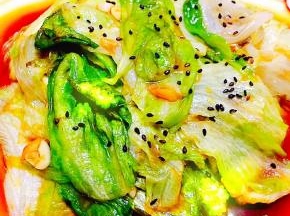 撒上黑芝麻感觉生菜的颜值爆棚