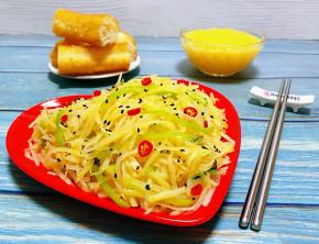 搭配一碗小米粥和炸油条就是好有爱的早餐