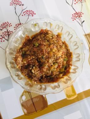 这是昨晚包饺子剩下的肉馅儿！