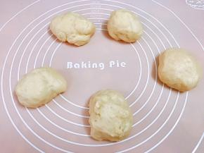 我做的个头比较大，面团分为5份