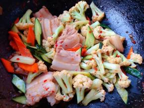 炒至所有原材料完全入味即可出锅享用