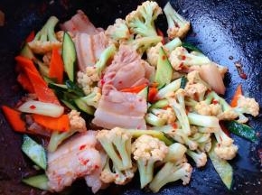 炒至所有原材料完全入味即可出锅享用