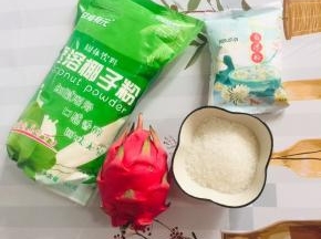 准备好所需的材料：

红心火龙果1个，白糖2勺，白凉粉2勺，椰粉5勺！