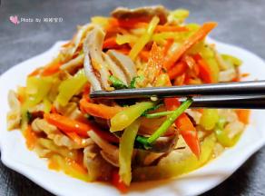 猪肚入口酸辣开胃还有浓浓的肉香