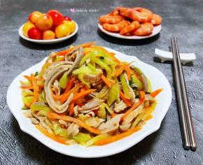  每一餐都少不了水果的搭配