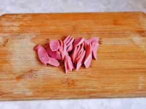 香肠切片。