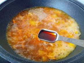 加一点点的生抽，喜欢葱花的可以撒点。