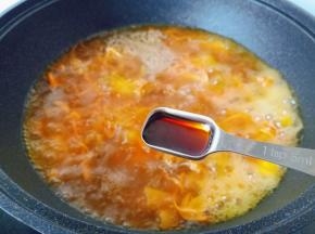 加一点点的生抽，喜欢葱花的可以撒点。