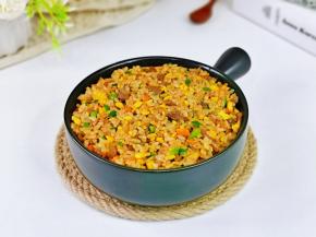 一碗饭有菜有肉营养均衡。