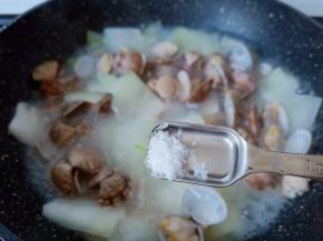 加一点盐调味。