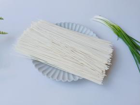 准备挂面一份，两个人的分量。