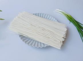 准备挂面一份，两个人的分量。