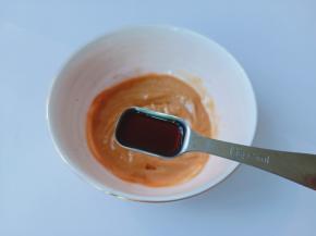 加入生抽与醋，可以加一点点面汤拌开来备用。