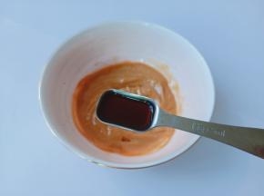 加入生抽与醋，可以加一点点面汤拌开来备用。