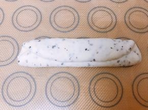 把上下分别像中间折起来压紧