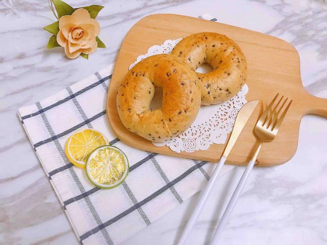 黑芝麻贝果