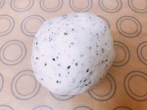 揉成光滑的面团能拉出粗膜