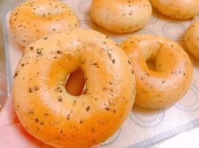 刚出炉的贝果外脆内软