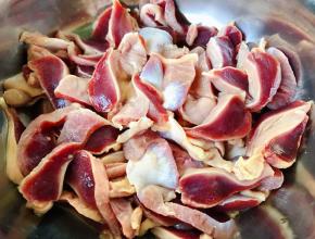 鸡胗切成大小均匀的片状