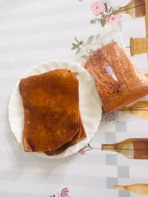 豆干要买这种薄一点的豆干，做出来的才有嚼劲儿，袋子里装的是我自己做的万能烧烤撒粉，具体做法前面有发帖，喜欢的可以去看看哦！